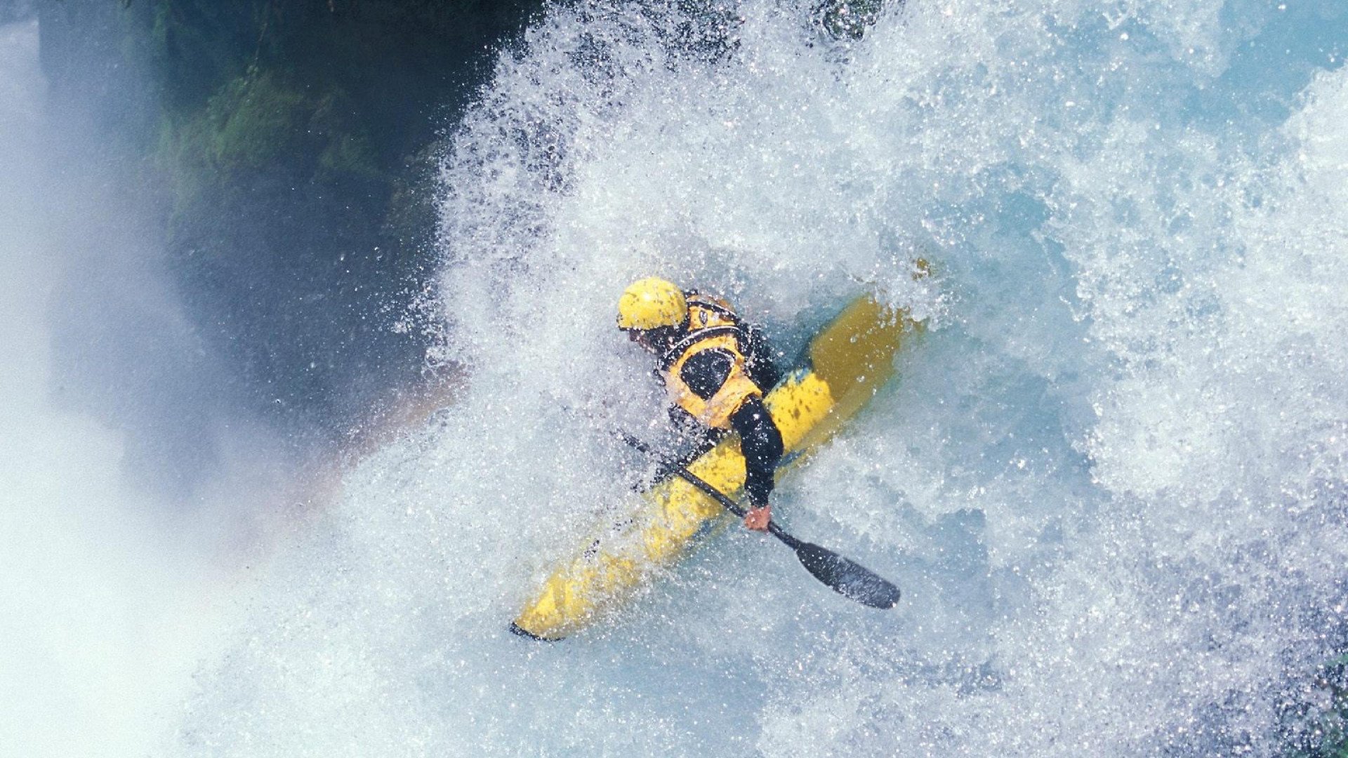 _冬季特色赛事：冰雪场地中的热血对决_，冰雪运动比赛视频